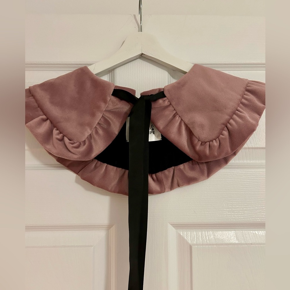 GORGEOUS - Sparkle and stripe collar dusty pink velours